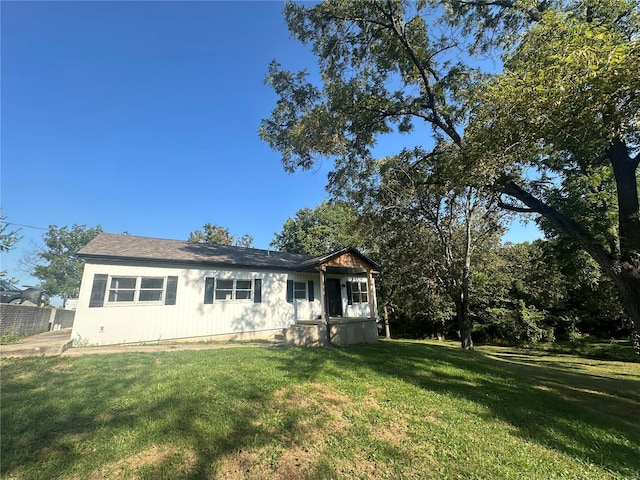 ranch-style home with a front lawn