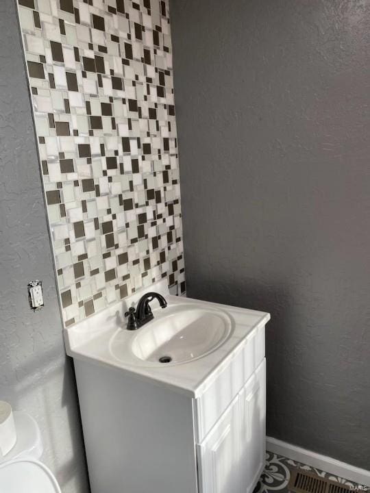 bathroom with backsplash and vanity