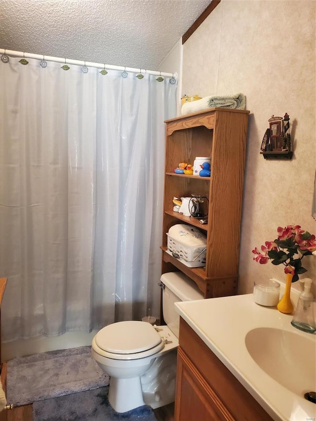 full bathroom featuring a textured ceiling, vanity, toilet, and shower / tub combo