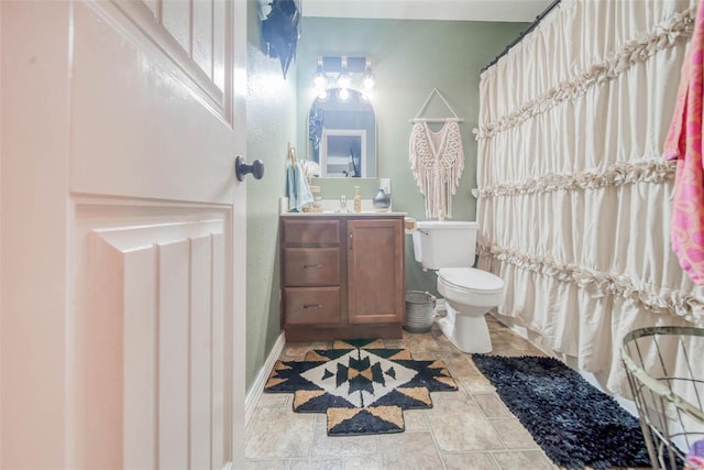 bathroom with vanity, a shower with shower curtain, and toilet