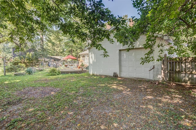 view of yard featuring an outdoor structure and a garage