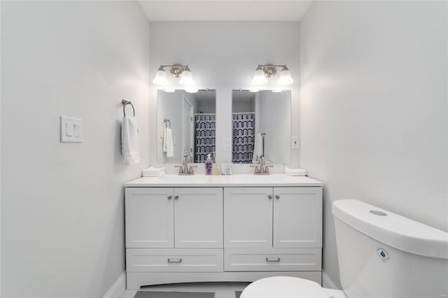 bathroom with a shower with curtain, vanity, and toilet