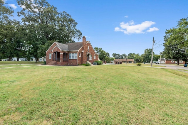 view of front of property with a front lawn