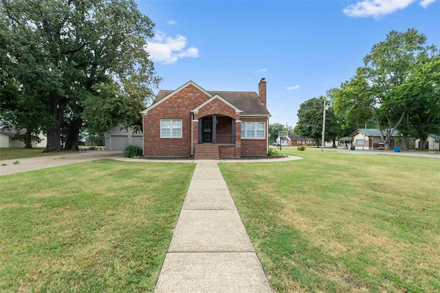 view of front of house with an outbuilding and a front lawn