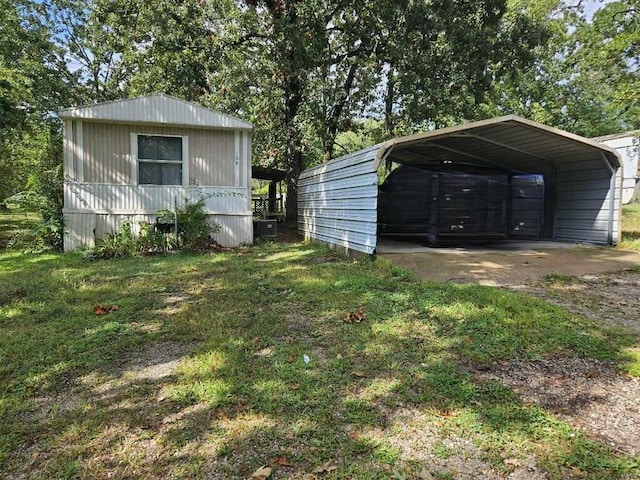 view of yard with a carport