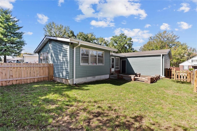 back of house featuring a lawn