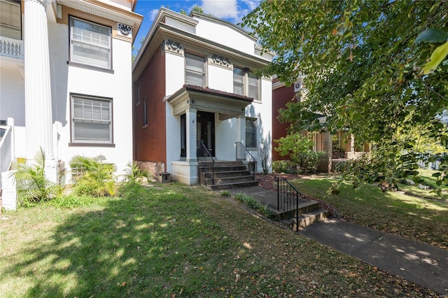 view of front of home with a front lawn