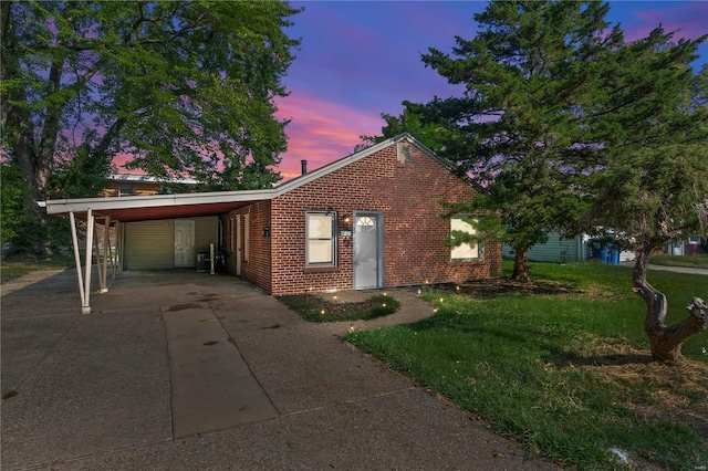 view of front of home featuring a yard and a carport