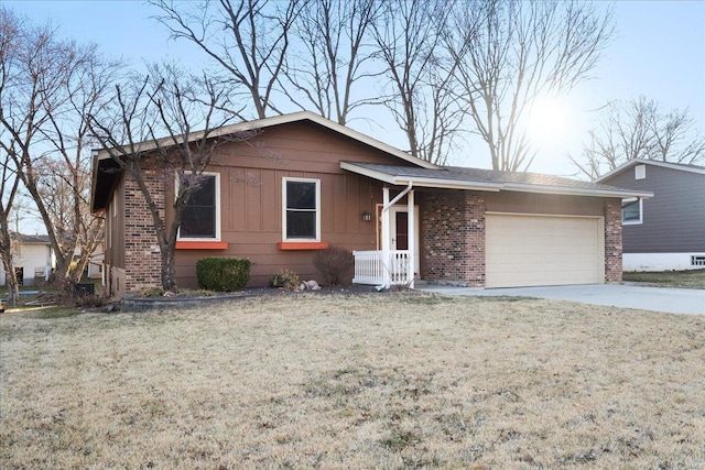 view of front of home featuring brick siding, an attached garage, driveway, and a front yard