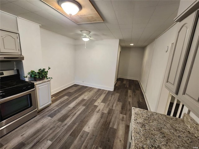 kitchen featuring ceiling fan, stainless steel range, dark hardwood / wood-style floors, and white cabinetry