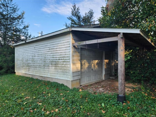 view of outdoor structure featuring a garage