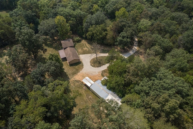 bird's eye view with a view of trees