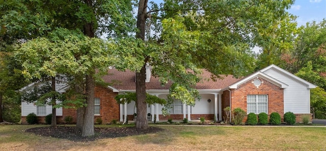 view of front of house featuring a front yard