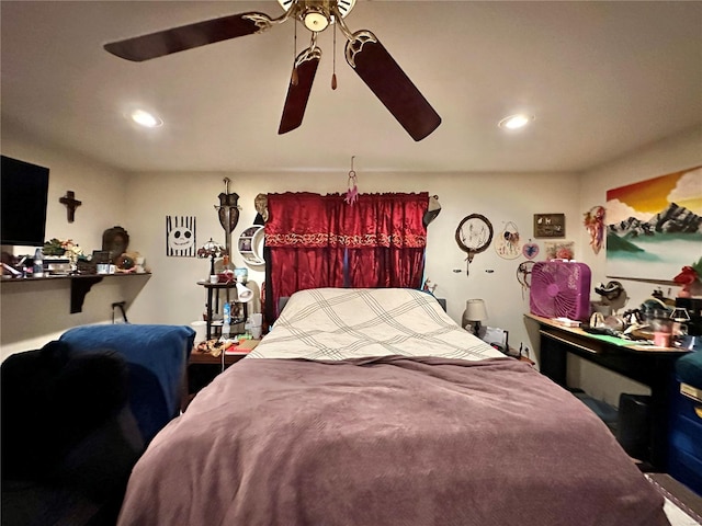 bedroom featuring ceiling fan