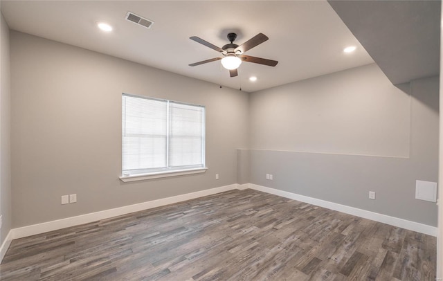 unfurnished room with dark wood-type flooring and ceiling fan