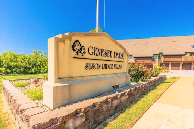 view of community / neighborhood sign