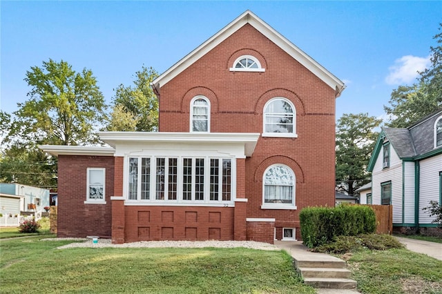 view of front facade featuring a front lawn