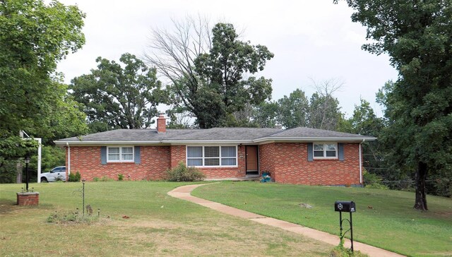 ranch-style house featuring a front lawn