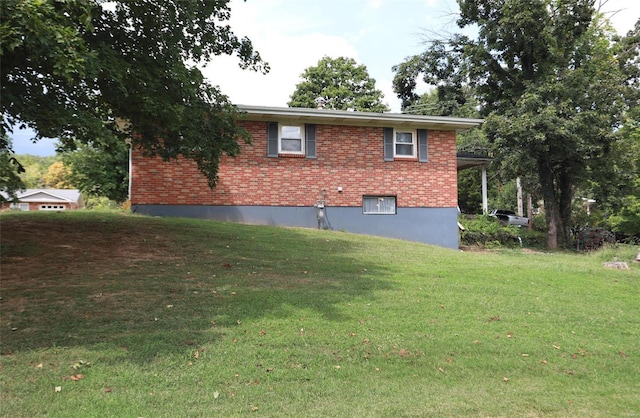 view of side of property featuring a yard