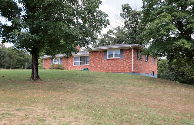 view of front of house with a front yard