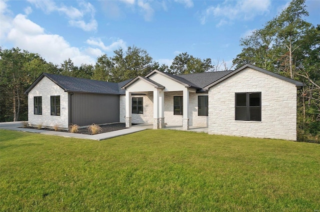 view of front of house with a front yard