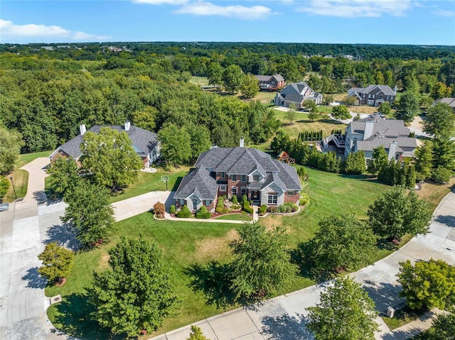 birds eye view of property featuring a residential view and a forest view