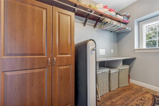 washroom with visible vents, dark wood finished floors, and baseboards