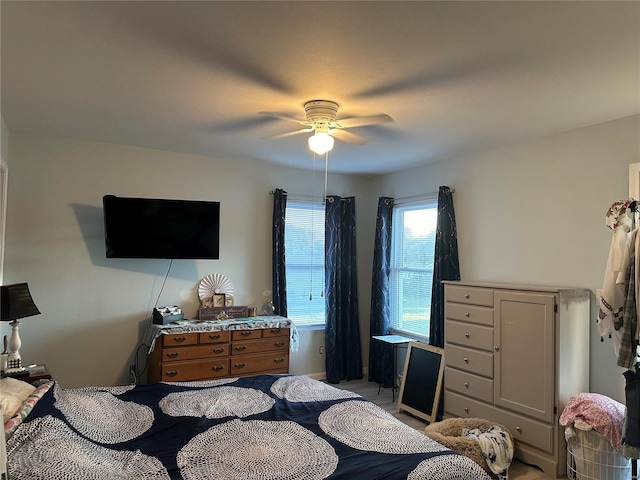 bedroom with ceiling fan