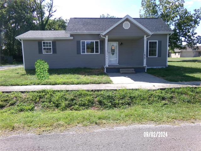 ranch-style home with a front yard