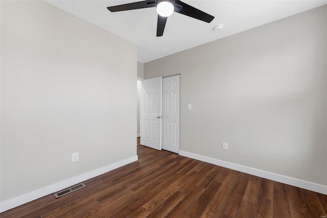 empty room featuring dark wood-type flooring and ceiling fan