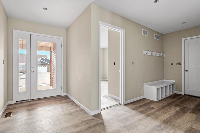 entryway featuring wood finished floors, visible vents, and baseboards