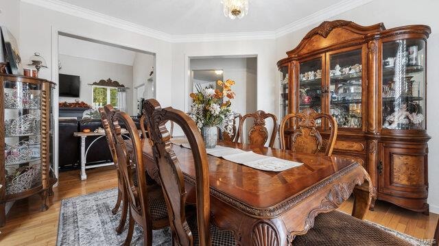 dining area featuring light hardwood / wood-style flooring and ornamental molding