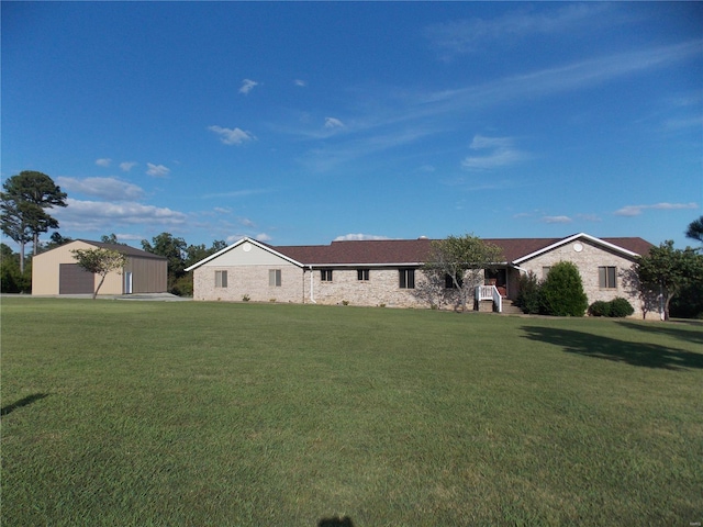 view of front of home featuring a front lawn