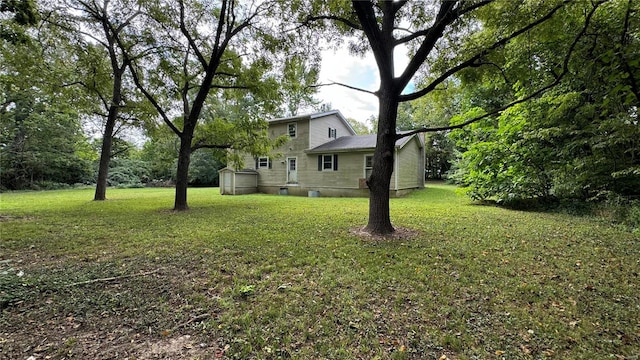 view of yard with a storage shed