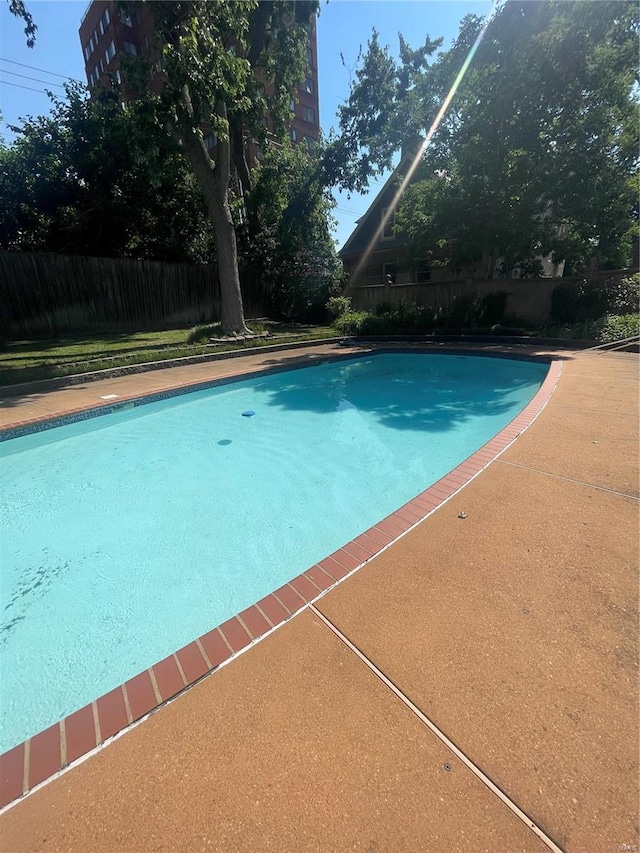 view of swimming pool