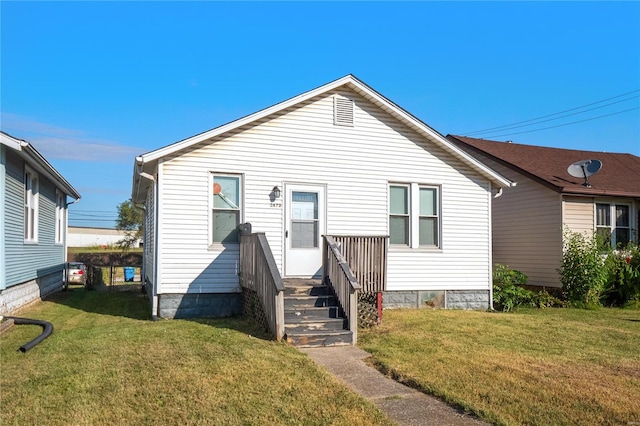 view of front of home featuring a front lawn