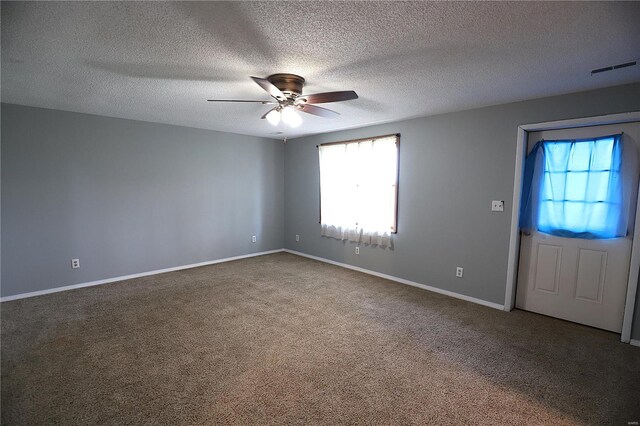 carpeted foyer entrance featuring a textured ceiling and ceiling fan