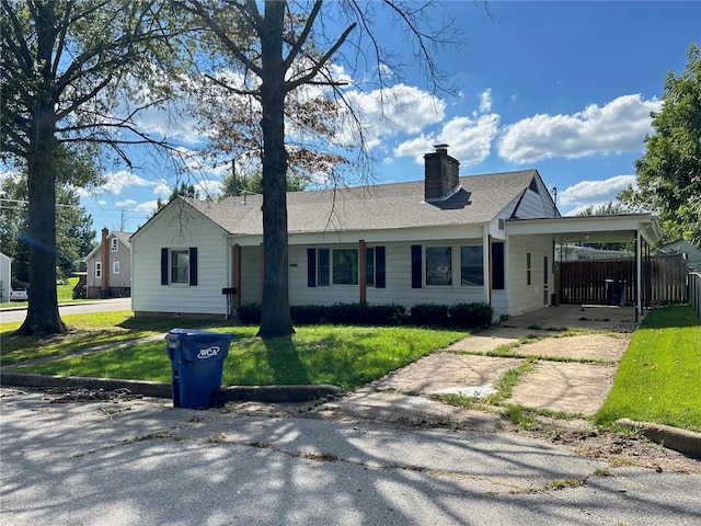 view of front of house featuring a front lawn and a carport