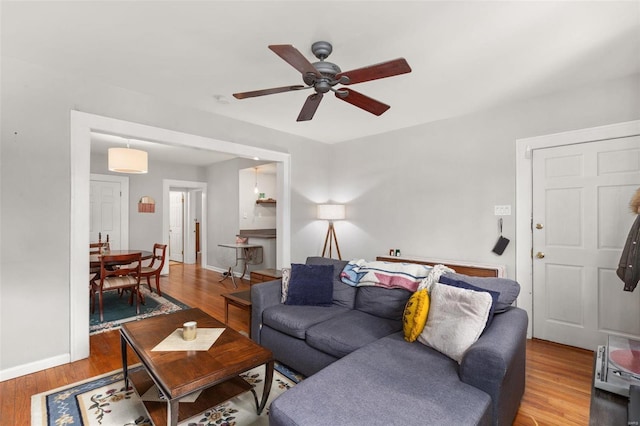 living room featuring light hardwood / wood-style floors and ceiling fan