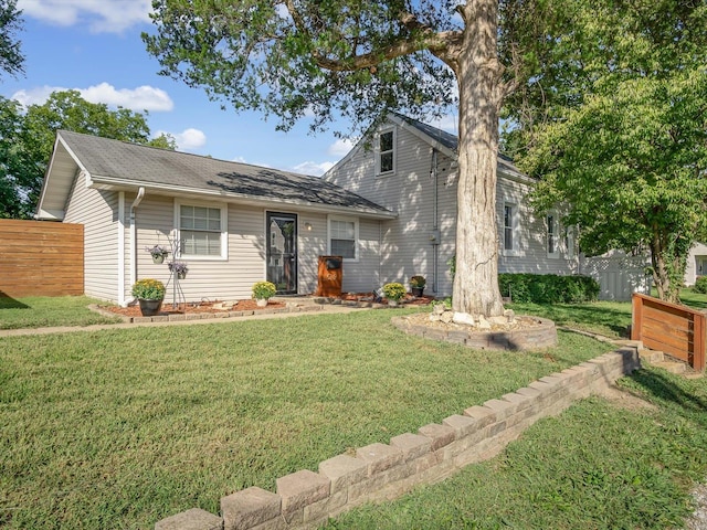 view of front of home featuring a front lawn