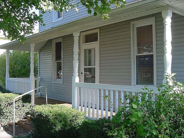 property entrance with covered porch