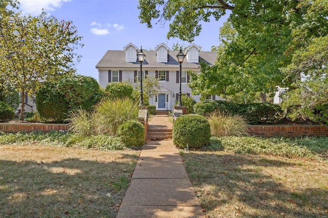 view of front facade with a front lawn