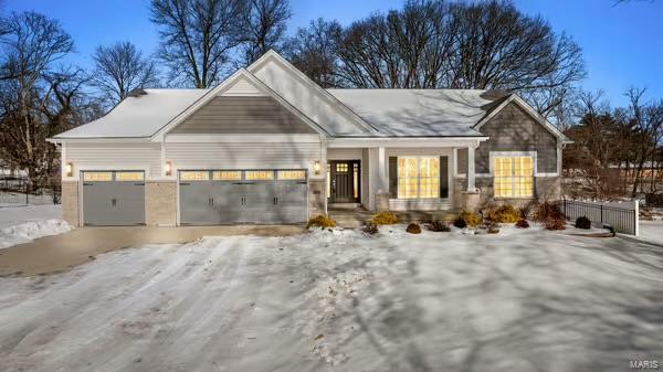 view of front of property featuring a garage