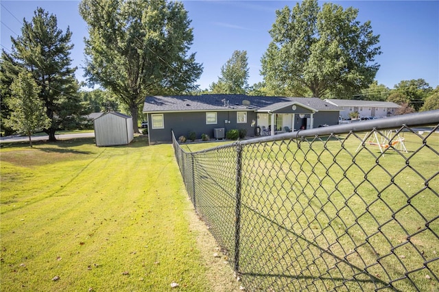 view of yard with a shed