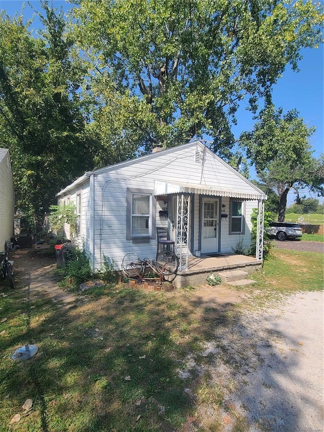 view of front of property with covered porch and a front yard