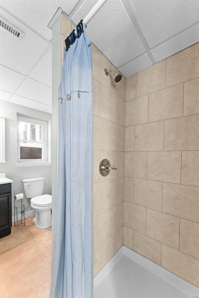 bathroom featuring curtained shower, vanity, and toilet