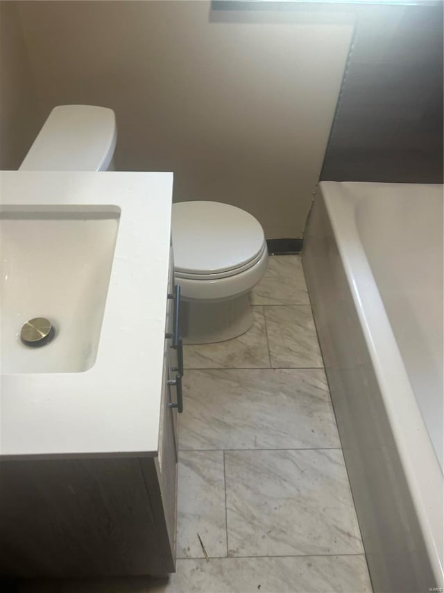 bathroom featuring vanity, toilet, and a bathtub