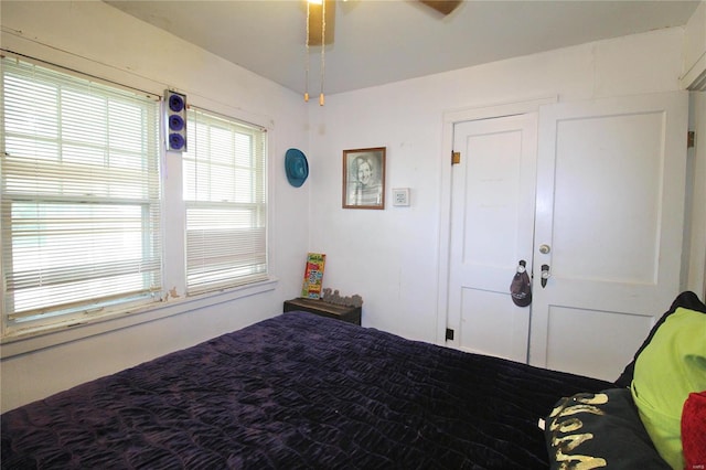 bedroom featuring ceiling fan