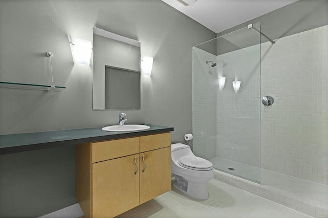 bathroom featuring tiled shower, toilet, and vanity