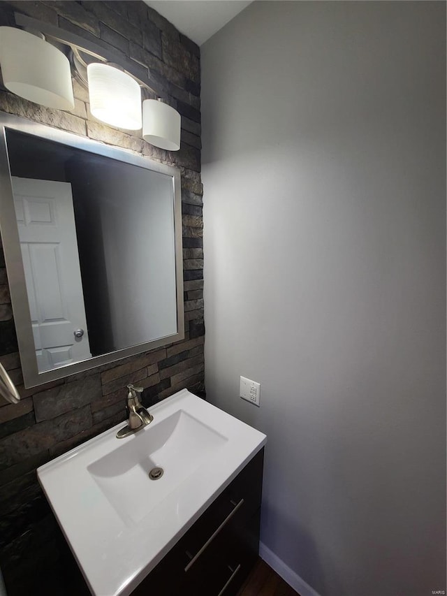 bathroom with vanity and decorative backsplash